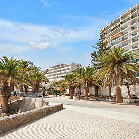 Stunning Holidays, Large Terrace On The Sea Apartment *