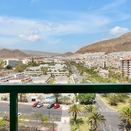 Apartment Stunning Holidays, Large Terrace On The Sea